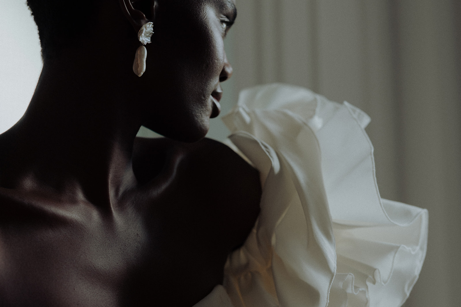 A close-up editorial wedding portrait showcasing Darla Haute Couture’s sculptural sleeve design.